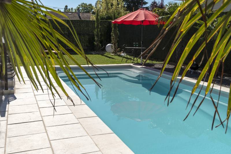 coque polyester avec escalier fond pente bouillargues