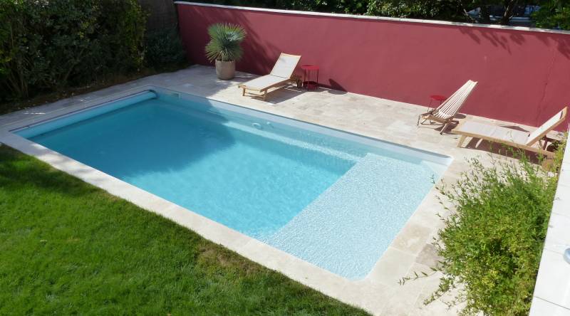 volet pour piscine coque avec plage CASTILLON DU GARD
