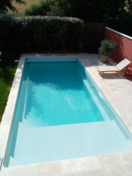 Volet pour piscine avec plage immergée les angles