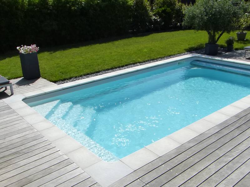 piscine coque polyester avec volet intégré pas cher GARGAS