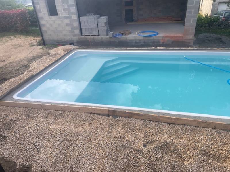 Piscine fond plat Nîmes