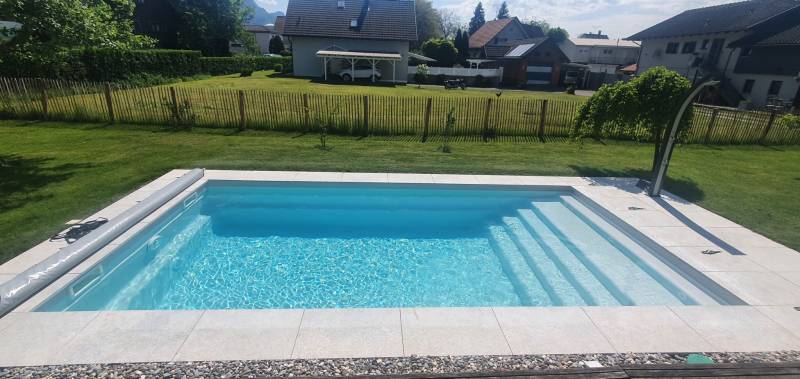 Coque polyester avec escalier large Uzes