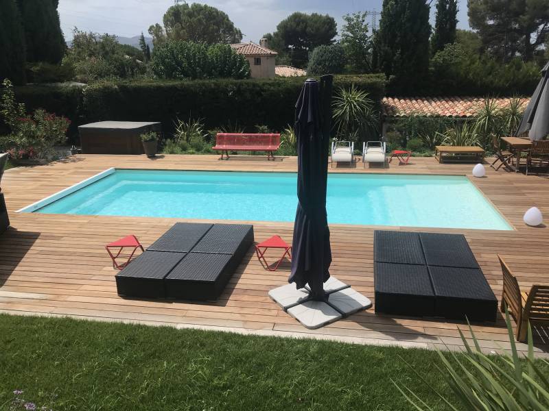 Piscine coque polyester pas cher proche nimes 